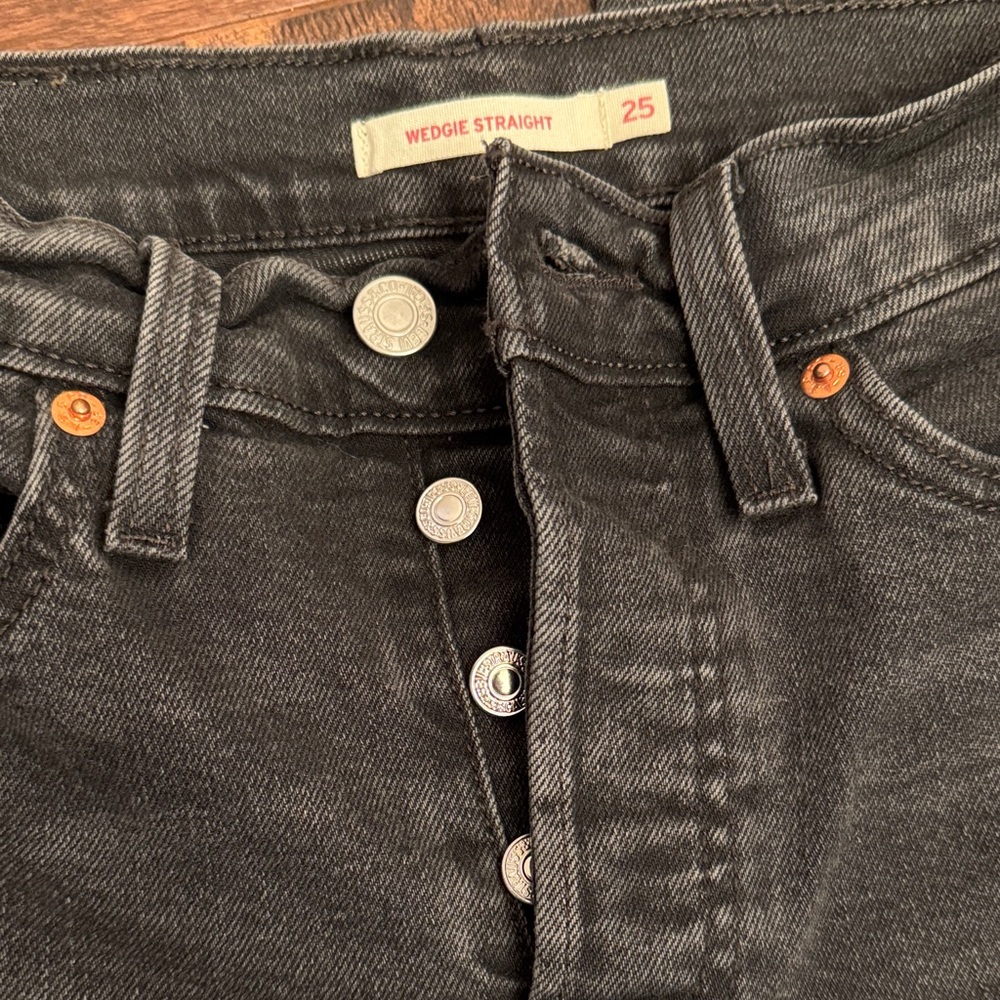 Levi’s Women's Black Wedgie Straight Jeans